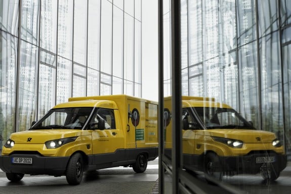 Ohne Abgase und Lärm: StreetScooter transportieren Pakete, Päckchen und Briefe. (Foto: StreetScooter/Deutsche Post DHL)