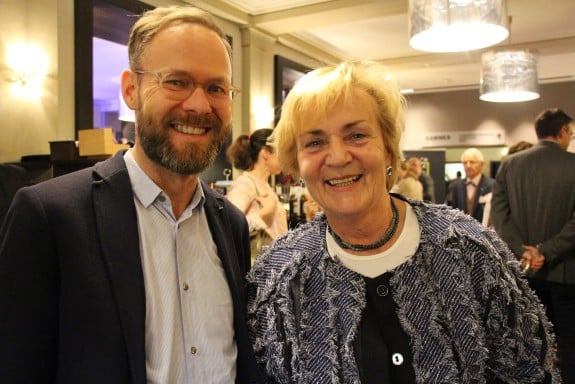 Dr. Andreas Beitin, Leiter des Ludwig Forums Aachen, und Bürgermeisterin Dr. Margrethe Schmeer (Foto: Stadt Aachen_Nadine Jungblut)