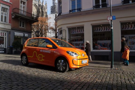 „Das Fahren ist absolut stressfrei“, sagt Georg Radermacher. „Der Wendekreis ist angenehm klein, dadurch wird das Manövrieren sehr komfortabel. Unter dem Strich ergibt das in der Stadt viel Fahrspaß.“ (Foto: Ralf Schröder)