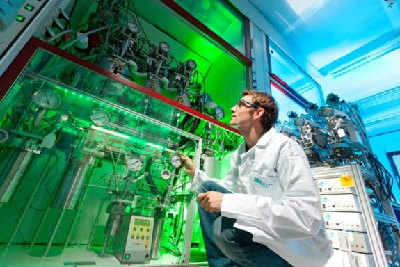 CO2-polyol mini-Anlage am CAT Catalytic Cente (Foto: RWTH Aachen)