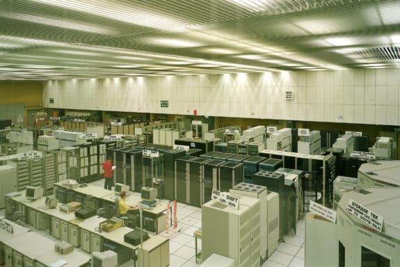 Armin Linke, CERN, European Organization for Nuclear Research, computer room, Geneva Switzerland, 2000 © Armin Linke, Foto: Courtesy der Künstler