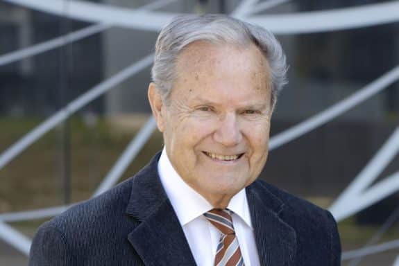 Professor Manfred Weck erhält Aachener Ingenieurpreis 2017. (Foto: RWTH_Peter Winandy)