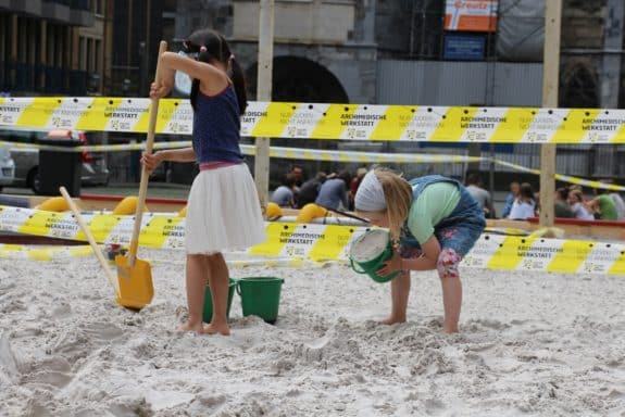 Archimedischer Sandkasten Sommer 2016 (Foto: Stadt Aachen_Nadine Jungblut)