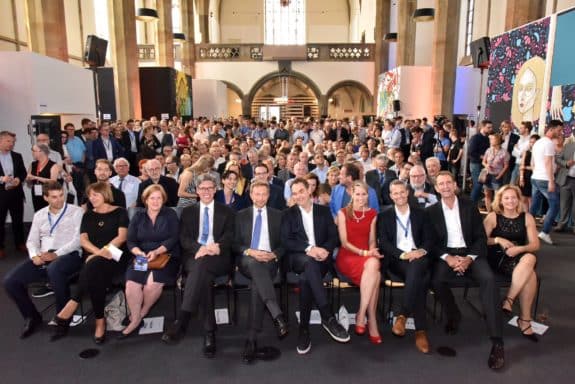 Eröffnungsfeier der Digital CHurch am 7.7.2017: Sogar Bundestagsvizepräsidentin Ulla Schmidt feiert mit.