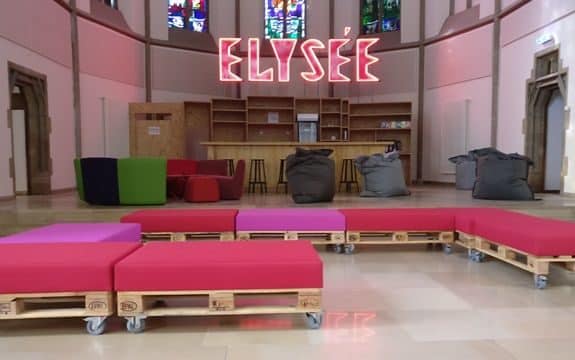 Impressionen aus dem digitalHUB Aachen – CoWorking im Kirchenschiff ©digitalHUB Aachen 
Der digitalHUB Aachen e.V.