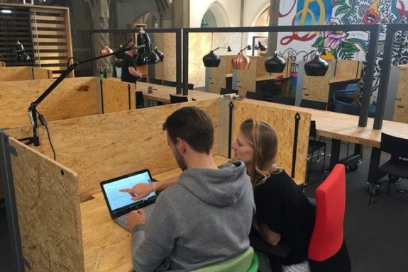 Impressionen aus dem digitalHUB Aachen – CoWorking im Kirchenschiff ©digitalHUB Aachen 
Der digitalHUB Aachen e.V.