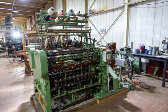 Bildunterzeile
Wenn Besucher im Tuchwerk sind, werden die Maschinen aus vergangenen Jahrzehnten wieder lebendig und machen erkennbar, wie sich die Textilproduktion entwickelt hat. (Foto: Stadt Aachen_Ralf Schröder)