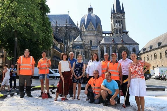 Das Team des Stadtbetriebs nach (fast) getaner Arbeit. (Foto_Thomas Langens)