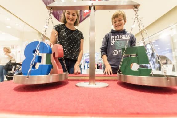 Rechenaufgaben wiegen (Foto_EuroScience)