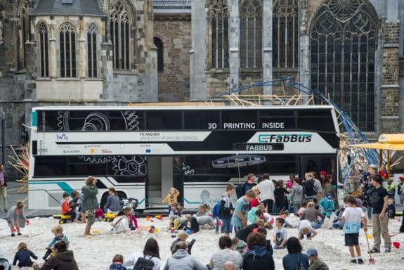 Aktionstag am Archimedischen Sandkasten mit FabBus der FH Aachen und eXploregiomobil (Foto_Heike Lachmann)