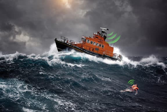 Das Radarsignal wird reflektiert, so können Schiffsbrüchige geortet werden. (FHR Fraunhofer Institut für Hochfrequenzphysik und Radartechnik)