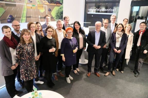 Das Team des EMA Pop Up-Stores feiert zum Abschluss. (Foto: Thomas Langens)