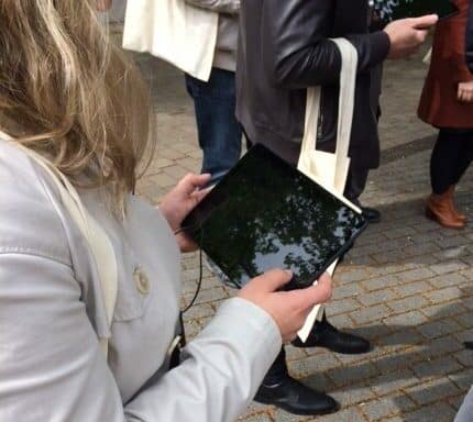 Digitaler Rundgang mit Tablet im Urban Factory Lab_Stadt Aachen Elena Reinders