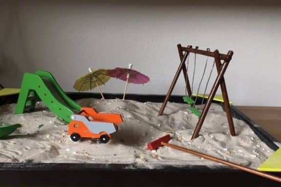 Spielgeräte wird es nicht geben. Aber wir wollten euch das tolle Modell des Archimedischen Sandkastens der Kolleginnen und Kollegen vom Stadtbetrieb Aachen nicht vorenthalten.