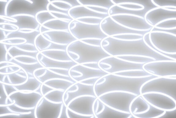 Schmuckfoto neonweiss goeri