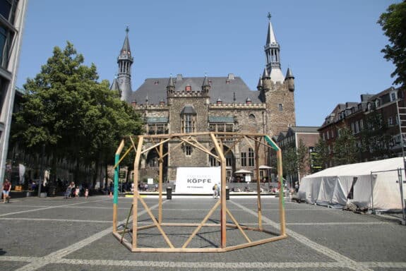 Hier passiert was: Die Archimedische Werkstatt erobert den Katschhof. 
Foto: Stadt Aachen / Thomas Langens