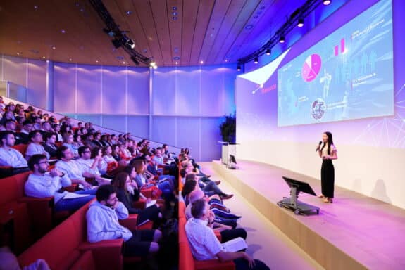 SensUs 2019, an international student competition at TU Eindhoven in which teams yearly compete with their own biosensor. This year they developed a biosensing system to detect precise levels of adalimumab in patients with rheumatoid arthritis.
credit: Bart van Overbeeke