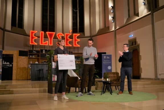 Bild 2_Preisverleihung Best Newcomer Award an The Oater